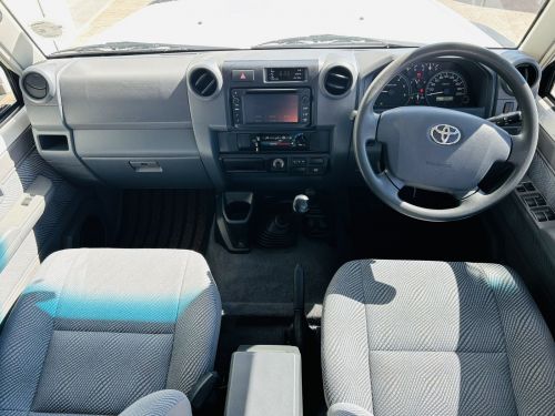 Toyota Land Cruiser 79 4.5L LX V8 in Botswana