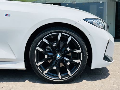 BMW 320i LCI in Botswana