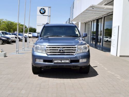 Toyota Land Cruiser VX V8 in Botswana