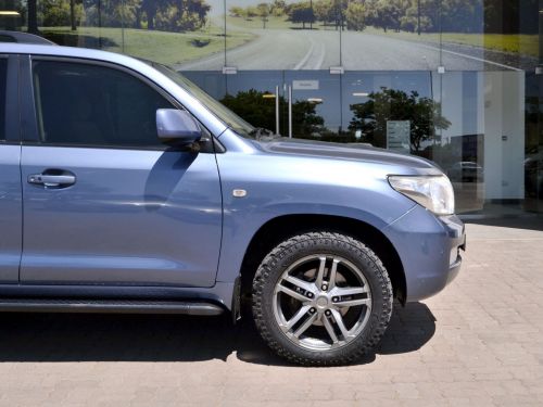 Toyota Land Cruiser VX V8 in Botswana