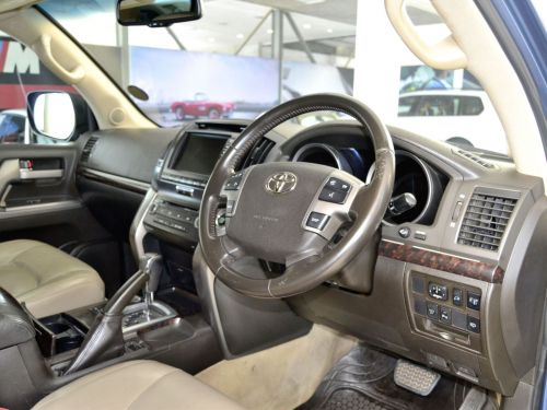 Toyota Land Cruiser VX V8 in Botswana