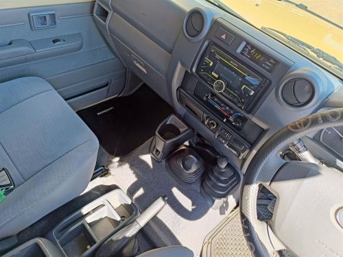 Toyota Land Cruiser LX 79 4.5D V8 in Botswana