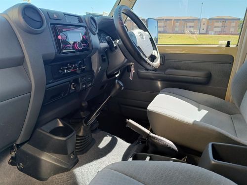 Toyota Land Cruiser LX 79 4.5D V8 in Botswana
