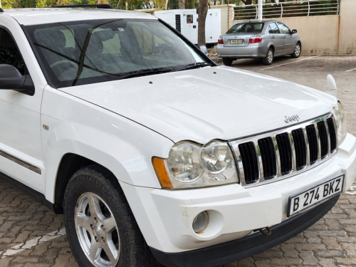 Jeep Grand Cherokee Limited 4.7 V8 4x4 in Botswana