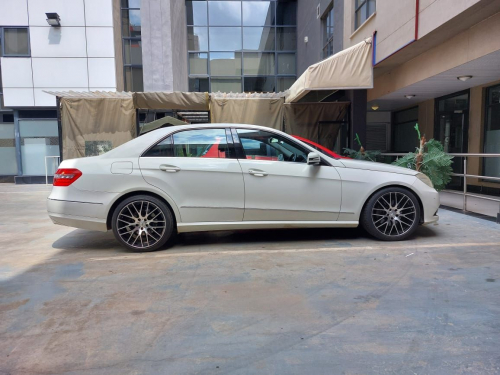 Pre-owned Mercedes-Benz E300 V6 for sale in 