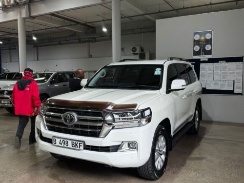 Pre-owned Toyota Land Cruiser 200 Series VX.R for sale in 