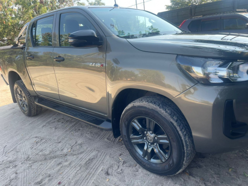 Toyota Hilux Raider DC in Botswana