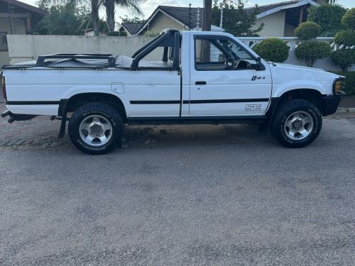 Nissan Hardbody 3.0 V6 4x4 in Botswana