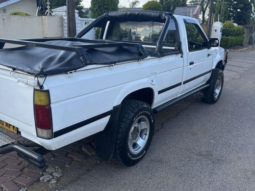 Nissan Hardbody 3.0 V6 4x4 in Botswana
