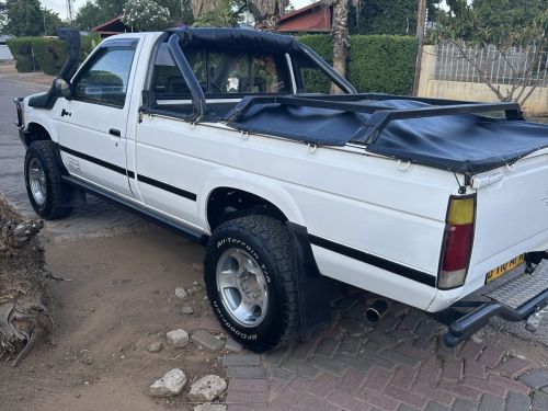 Nissan Hardbody 3.0 V6 4x4 in Botswana