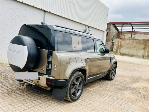 Land Rover Defender in Botswana