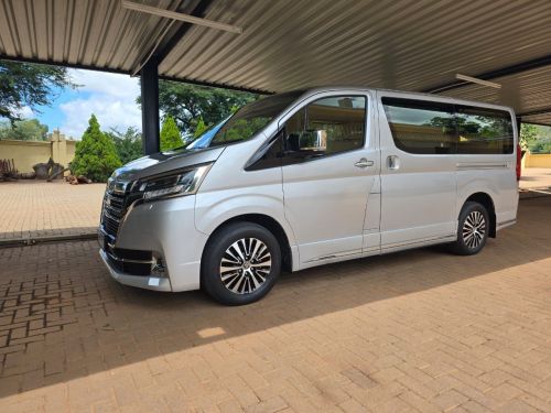 Pre-owned Toyota Quantum VX PREMIUM for sale in 