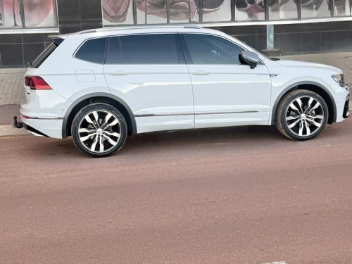 Volkswagen Tiguan Allspace 2.0 TSI R-Line (7-seater) in Botswana