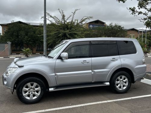 Pre-owned Mitsubishi Pajero 3.0L V6 7 seater for sale in 