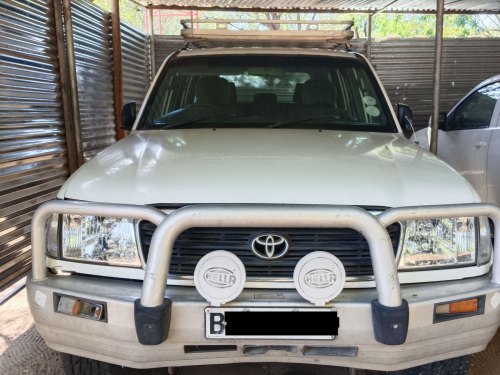 Toyota Landcruiser 100 GX 4.5 EFI in Botswana