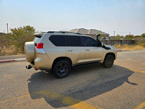 Toyota Prado VX 3.0 D4D in Botswana