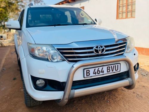 Pre-owned Toyota Fortuner 4.0L V6 4x4 AT for sale in 