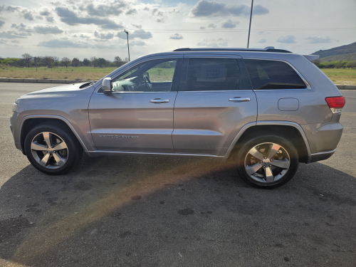 Jeep Grand Cherokee (Overland) in Botswana