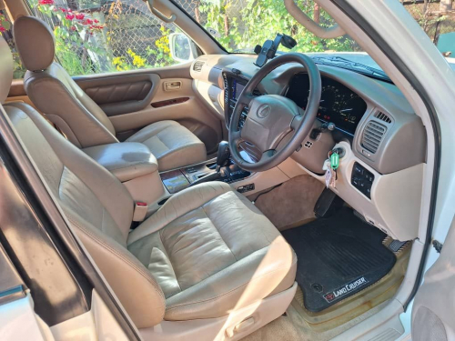 Toyota Land Cruiser 100 series 4.2 TDi Lexus in Botswana